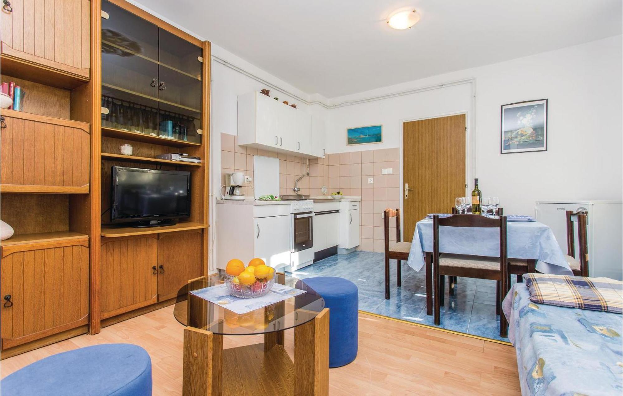 1 Bedroom Awesome Apartment In Malinska Exterior photo